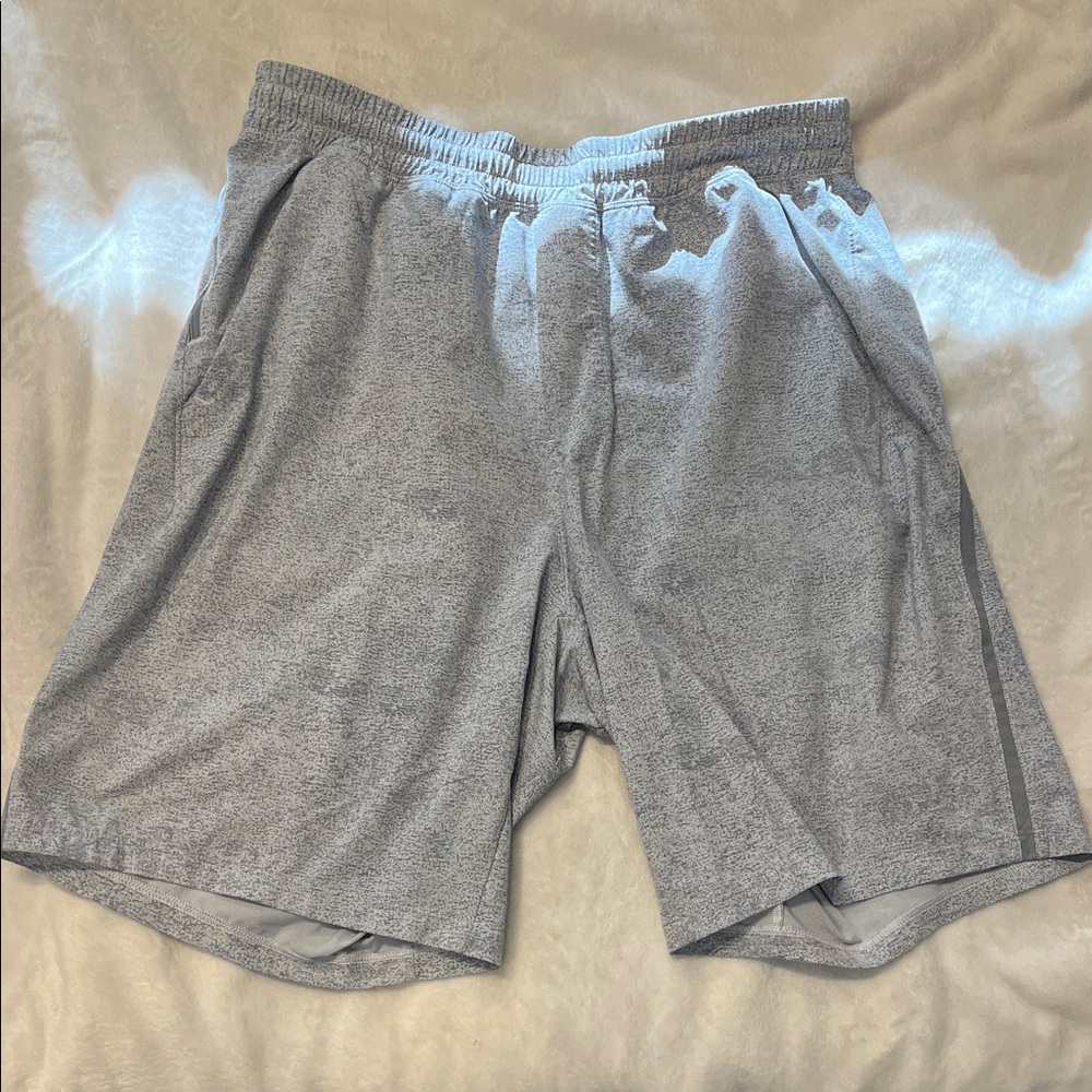 Men's Lululemon Gray Athletic Shorts 9” Inseam Size Large